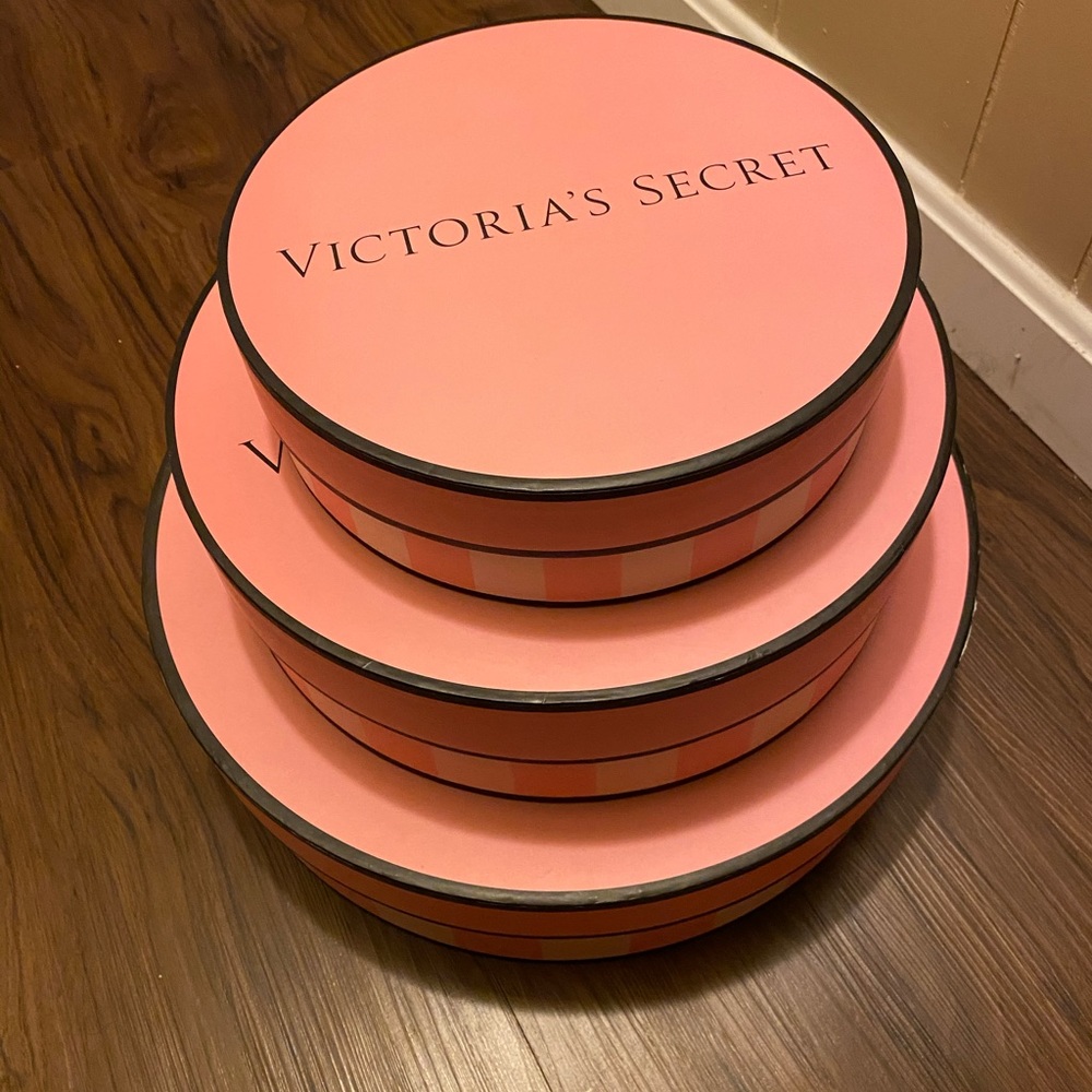 Display/Hat Boxes